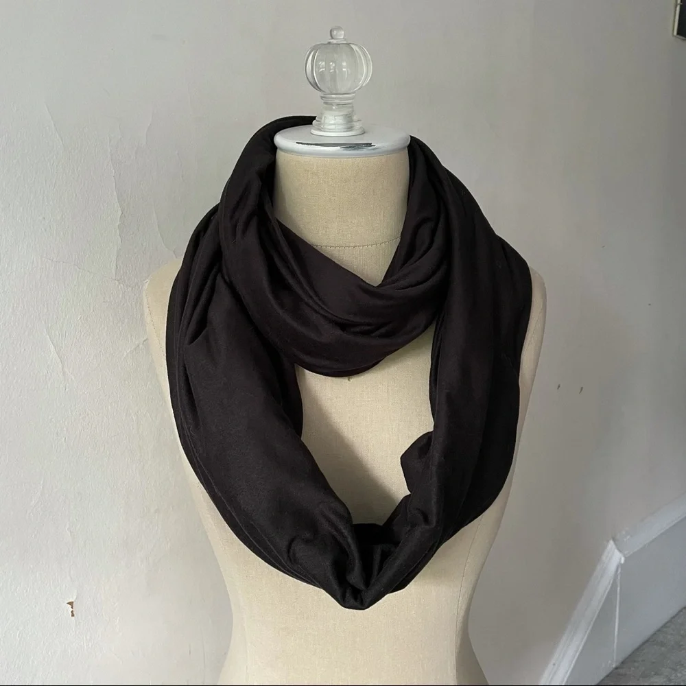 Beyond Yoga Black Hidden Pocket Infinity Scarf EUC